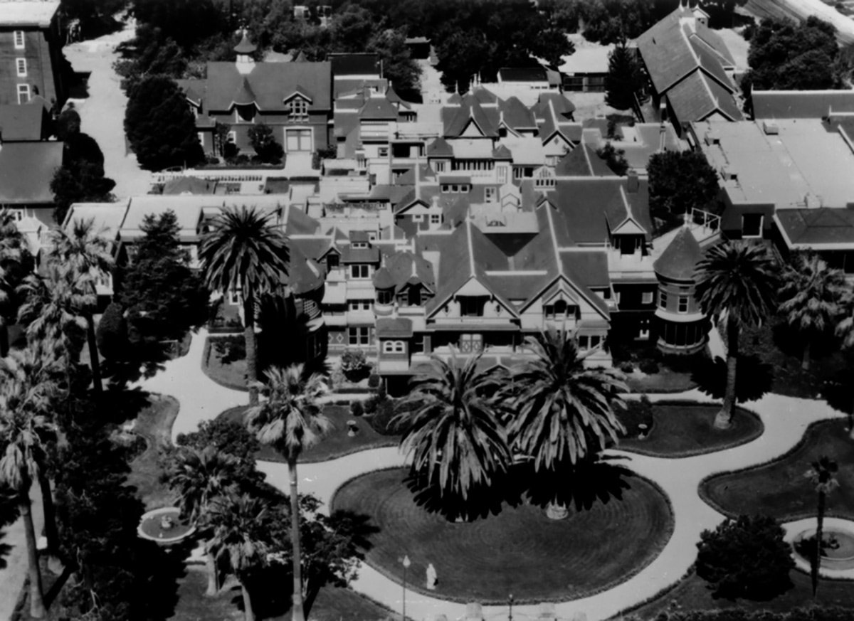 Vintage Overview of Winchester Mystery House