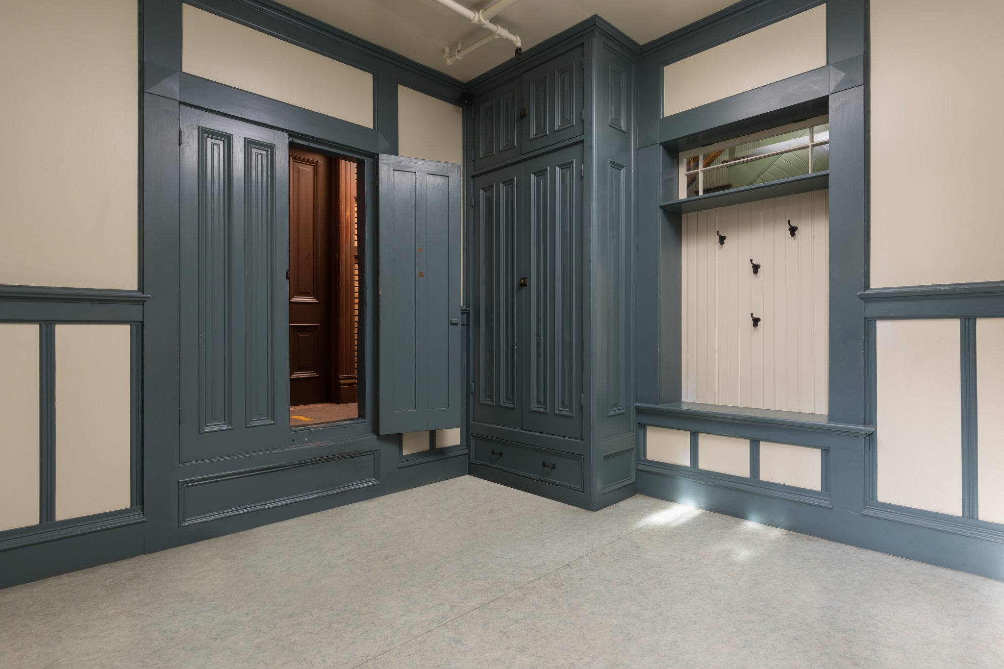 Seance Room: Winchester Mystery House